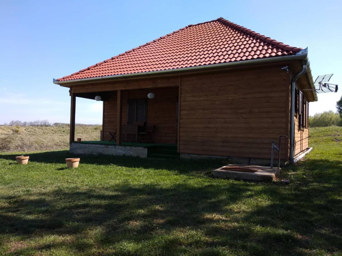 Nowhere Nyirmihalydi Экстерьер фото